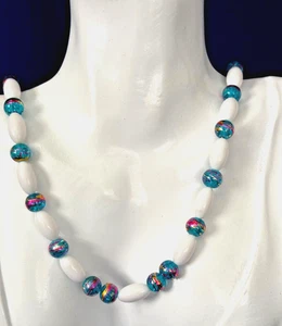 Vintage weiß oval Plexiglas & bunte runde Perlen Halskette 20" - Bild 1 von 8