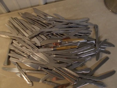 LOTE MIXTO DE 150 PIEZAS CUCHILLOS DE MESA CUBIERTOS DE ACERO INOXIDABLE VINTAGE Foto 1 de 4