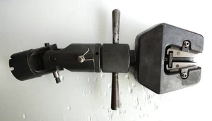 Empuñadura de acción Instron Wedge (#2) - Imagen 1 de 10