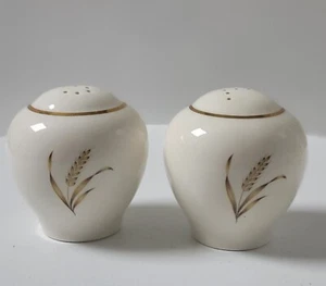 Wheat Salt Pepper Shakers ~ Universal Pottery Ballerina - Imagen 1 de 7