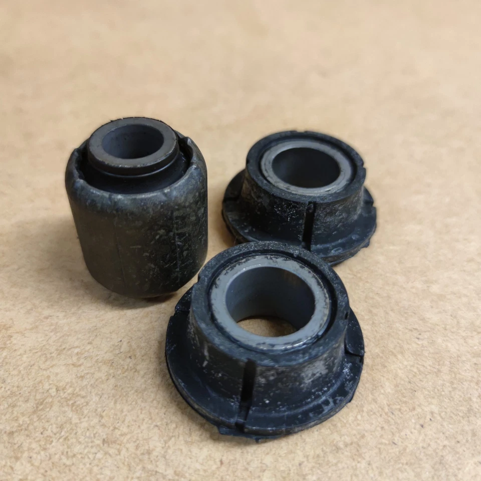 Toyota Land Cruiser J7 Bushing Set Panhard Rod KZJ70 KZJ73 LJ70 LJ73 RJ70 RJ73 - Image 1 of 1