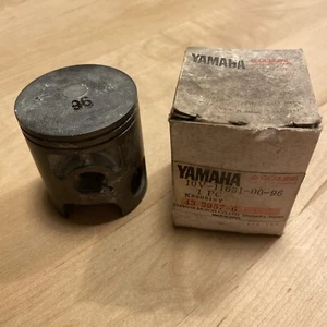 Yamaha DT125LC 1987 Kolben. Standardbohrung. 10V-11631-00-96. NOS - Bild 1 von 6