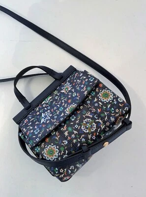 TORY BURCH BLOCK-T MINI SATCHEL CROSSBODY FLORAL NAVY SOLEIL NEVER USED Foto 1 de 4