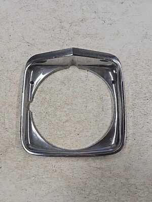 1974 年 1975 年庞蒂亚克大奖赛车头灯边框 491290 乘客侧  — 第 1/4 张图片