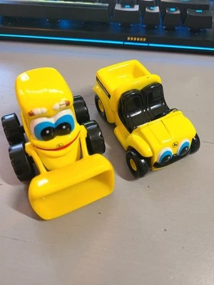 John Deere ERTL Johnny Yellow trator agrícola carregador de brinquedos e brinquedo agrícola UTV fundido  - Imagem 1 de 4