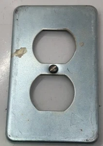 FSK-1DR APPLETON FLAT DUPLEX RECEPTACLE 1 GANG STAMPED ZINC STEEL COVER DEVICE S - Picture 1 of 3