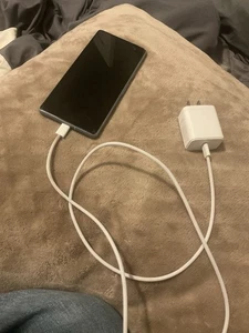 Google Pixel 7a – Cracked Screen – Verizon – Fully Working  - Photo 1 sur 5
