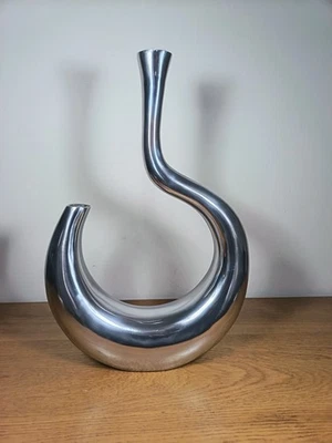 Vaso asimmetrico alluminio pressofuso "Ondule" metà secolo vintage anni 80 Milano Italia - Immagine 1 di 4