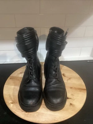 DKNY Women's Black Basia Buckled Quilted Lug Sole Combat Boots Shoe Size 8 - Image 1 of 4