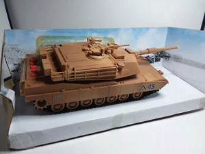 NEWRAY 1/32 CHAR ABRAMS TANK M1A1 PLASTIQUE A PILES BON ETAT EN BOITE A6 - Imagen 1 de 11