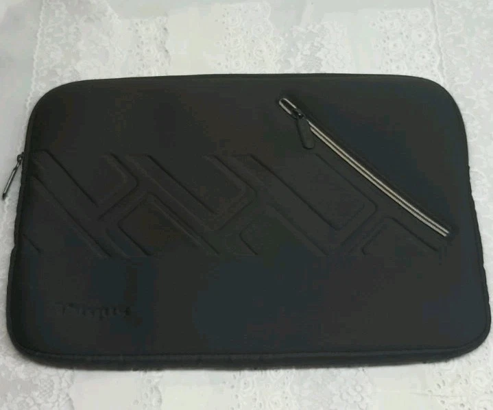 Targus Padded Black Laptop Protective Sleeve Zipper Bag 15x11 Carrier Case - Image 1 of 4