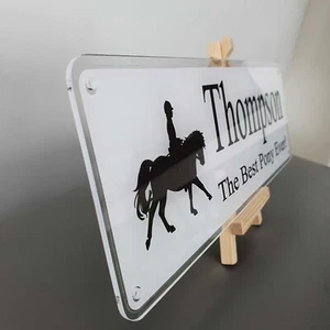 Einfaches weißes Design personalisiertes Pferdenamenschild Schild Namensschild - Standdekor - Bild 1 von 11