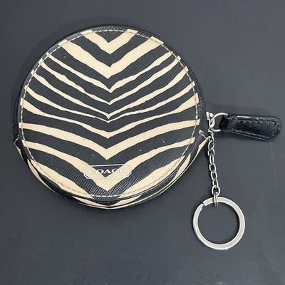 MONEDERO REDONDO CON LLAVERO ESTAMPADO CEBRA COACH Foto 1 de 4