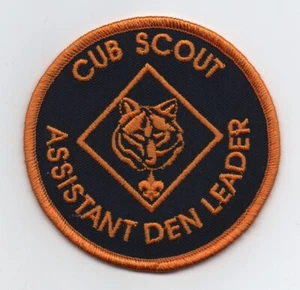 Cub Scout Assistant Den Leader Position Patch (2003), "Since 1910" Backing, Mint - Bild 1 von 1