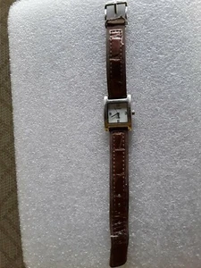 Decade Damen Edelstahl Silber Uhr Leder Quarz NEUE BATTERIE!! 5-7W3 - Bild 1 von 4