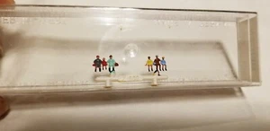 Merten Z Scale Passengers Sitting in Groups 6 Figures # Z 865 - Picture 1 of 2