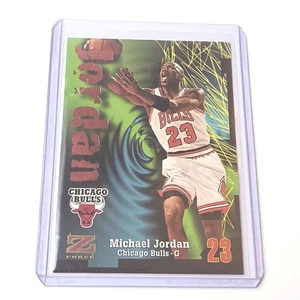 97-98 Skybox Z-Force Michael Jordan HOF carta base (Chicago Bulls) #23 - Foto 1 di 2
