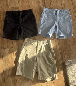 Vineyard Vines Gr. 28 Jungen Shorts 2er Pack/plus Under Armour khaki kurz 28 - Bild 1 von 15