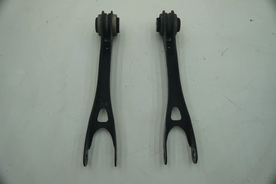 Комплект из 2 передних рычагов управления задней подвеской 33326862410 от оригинального производителя BMW i8 2014-20 - Изображение 1 из 4