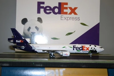 JC Wings 1:200 FedEx McDonnell Douglas MD-11 N585FE (XX2284) 'Panda Express' Foto 1 de 4