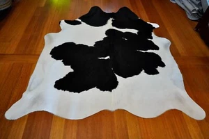 A Beautiful  Hand Selected Black & White Premium Cowhide Rug - Bild 1 von 8
