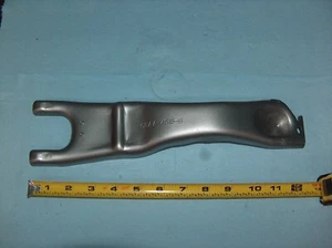 1971-73 Ford Mustang 302 351 4 Speed Throw Out Bearing Clutch Fork C8AA-7515-B B - Picture 1 of 7