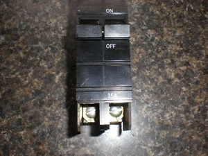 Interruptor circuito de 2 polos cuadrado D o Cutler-Hammer tipo XO XO215 15 amperios - Imagen 1 de 7