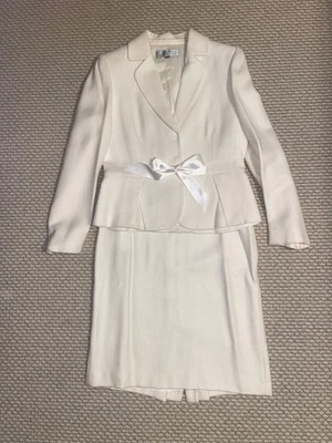 Conjunto de terno feminino Tahari Arthur Levine 2 peças mistura de lã com laço tamanho 8 creme - Imagem 1 de 4