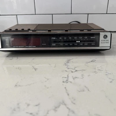 老式通用电气 7-4636B 木纹时钟收音机调幅/调频通用电动双闹钟 — 第 1/4 张图片