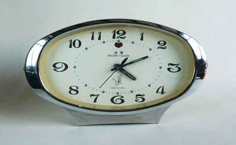 Good Stylish Retro Vintage Oval Chrome Wind Up Clock with Alarm Cover