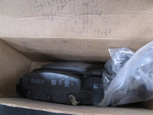 New Open Box Tesla Rear Brake Pads 8008249-00-A - Foto 1 di 2