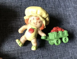 Apple Dumpling and Wagon Mini Figure - Picture 1 of 2