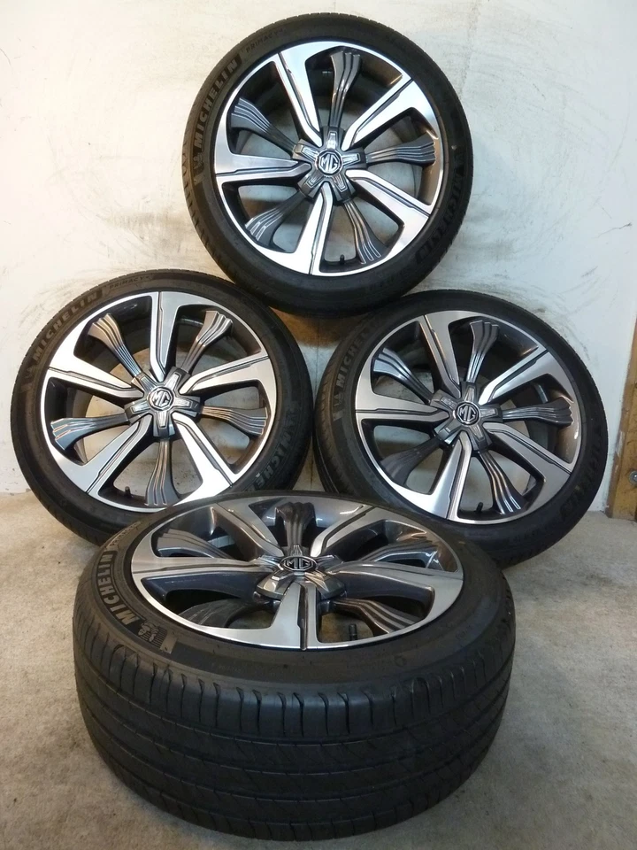 Neue original MG Marvel R Sommerräder 235/45R19 Michelin Alu 19" Np. 2.480,--EUR - Bild 1 von 4