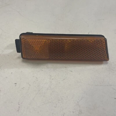 Marcador lateral derecho audi 3: 1hm945120 colocado en parachoques Foto 1 de 4