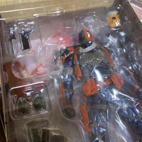 KAIYODO AMAZING YAMAGUCHI DEATHSTROKE Series No.011 Figure Complex Revoltech Cover