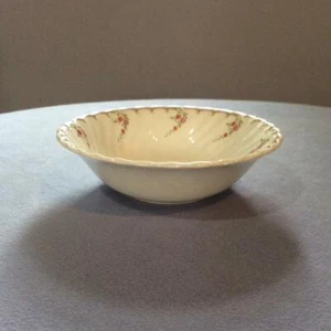 Wedgwood Pink Garland spiral swirl bone china coupe or cereal bowl R4732 - Picture 1 of 4