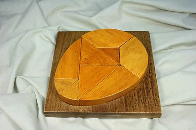 Puzzle in legno ovale. S.XX - Immagine 1 di 4