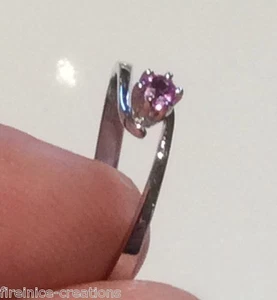Natural light pink Ruby set in a white gold ring - Picture 1 of 6