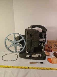 BOLEX RAILLARD M8 CINEMA Film PROJECTOR with Case and Accessories WORKING!!! - Picture 1 of 24