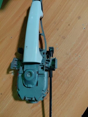 Manija de puerta exterior delantera del lado izquierdo del conductor Volvo S40 2004-2011 con soporte blanco Foto 1 de 4