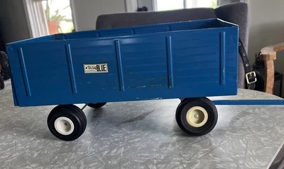 Vagón forrajero Ford Motor Company Ertl The Big Blue años 70 #806 Foto 1 de 4