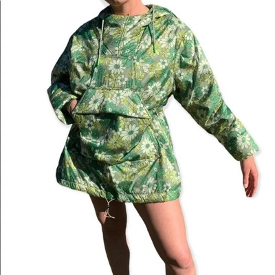 Chaqueta con Capucha Zara Verde Margarita Floral Ligera Puffer Talla Mediana/Grande Foto 1 de 4