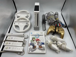 ENORME KIT Consola Nintendo Wii RVL-001 con Mario Kart OEM Controladores Ruedas - Imagen 1 de 13