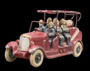 1/ 43 ème CAMION POMPIERS en plomb 1930 / jouet ancien dinky toys C.D. A.R. - Picture 1 of 9