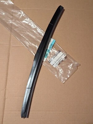New Genuine Nissan Qashqai J12 2021-on front LH 45cm windscreen wiper blade - Image 1 of 2