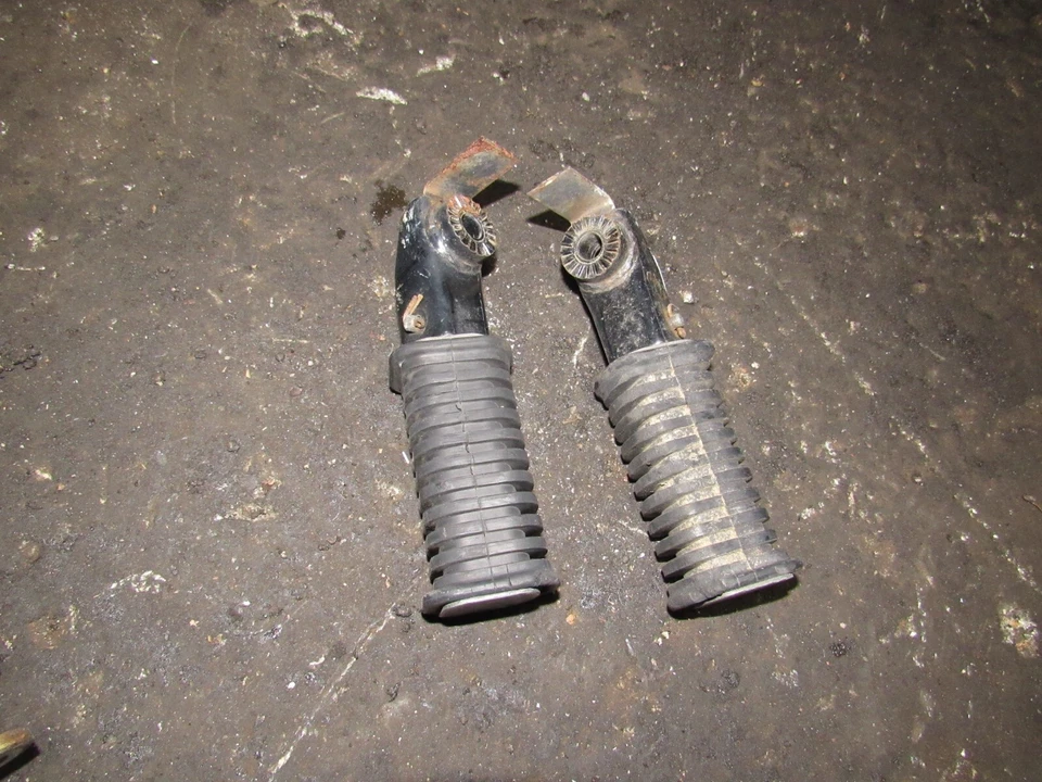 estriberas traseras izquierda derecha Suzuki GS1000 L 1979 Foto 1 de 1