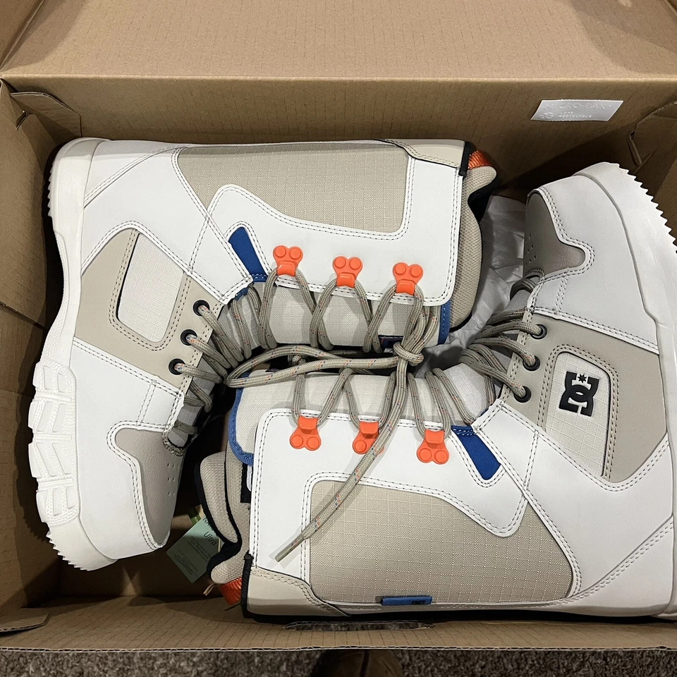 NUEVO EN CAJA Botas de Snowboard DC 2024 Phase para Hombres ADY0200056 NUEVAS PRECIO DE VENTA SUGERIDO POR EL FABRICANTE $200 TALLA 7.5 Foto 1 de 4