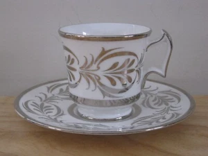 Juego de taza de té y platillo vintage Royal Chelsea English Bone China # 4950 patas - Imagen 1 de 14