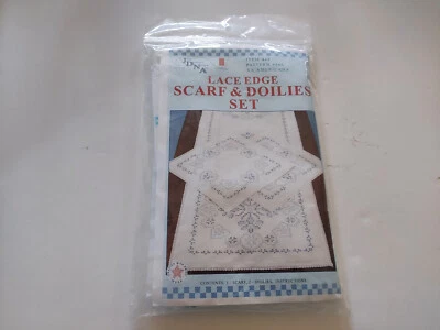 Conjunto de bufanda y tapetes bordados Jack Dempsey arte aguja borde encaje "Americana" Foto 1 de 2