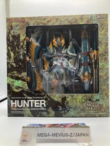 Revoltech Yamaguchi Monster Hunter Kaiyodo Hunter Male Swordsman Jinou Series - Picture 1 of 8